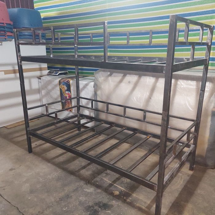 Кровать двухъярусная.