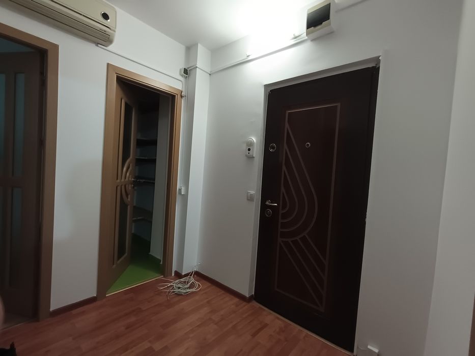 Vând apartament 3camere,Et2,Micro17
