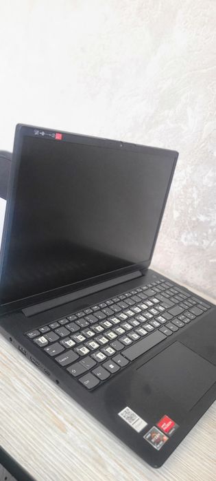 Lenovo notebook sotiladi