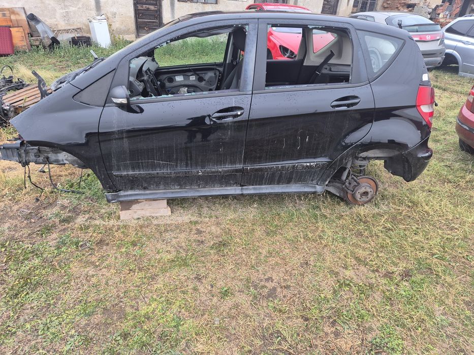 Продавам на части