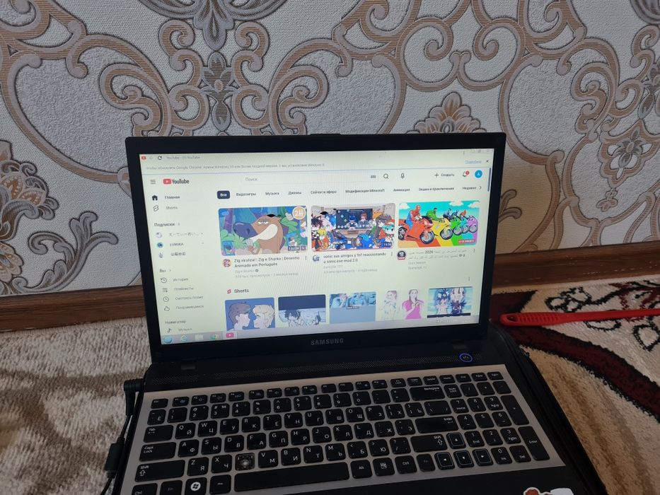 Ноутбук  SAMSUNG