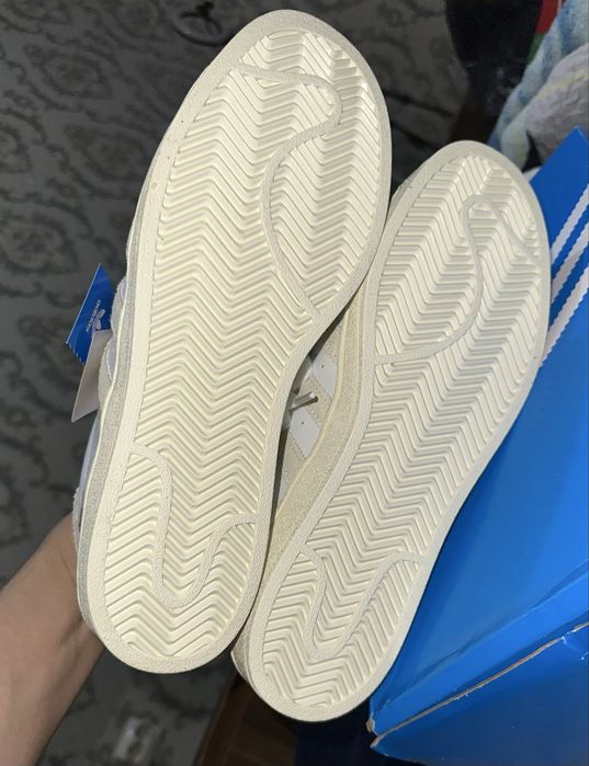 Продам кроссовка superstar stitch 41 размер подходит для 42 размера