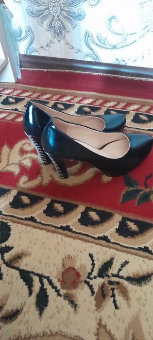 Tufli 40razmer sotiladi