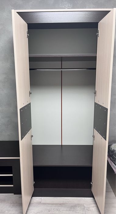 Продам шкаф с тумбой