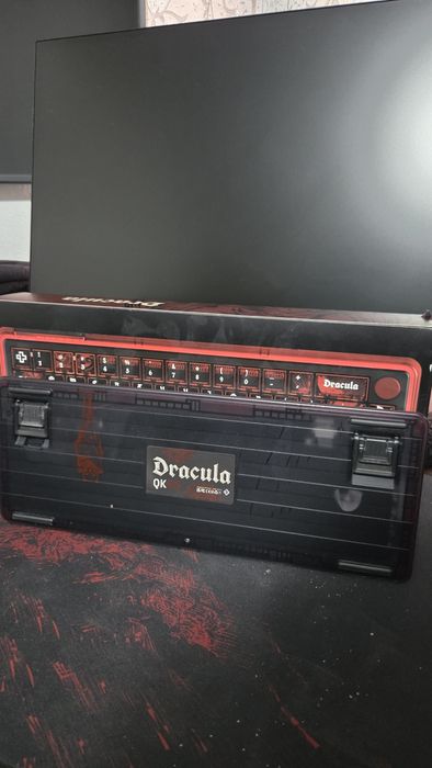 Tastatura qwertykey 65 pro dracula