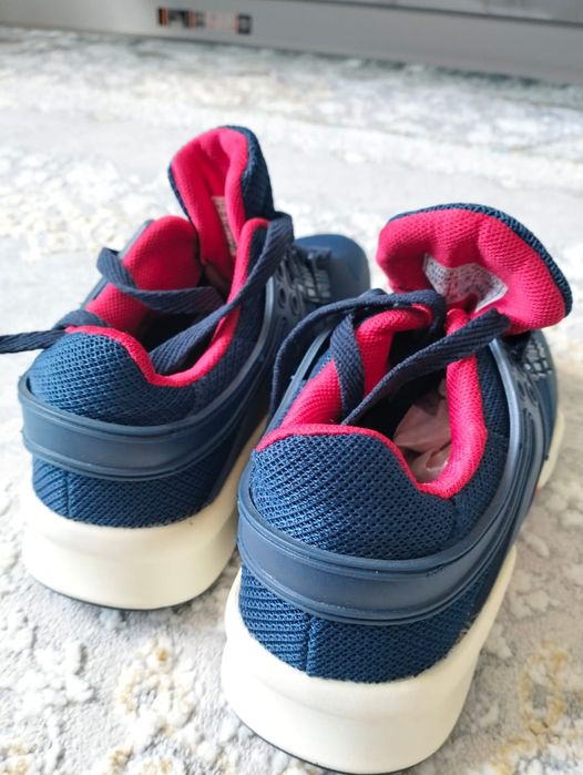 Продам кроссовки