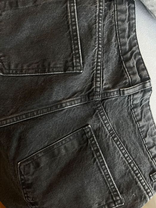 Blugi noi gri evazați un pic jos