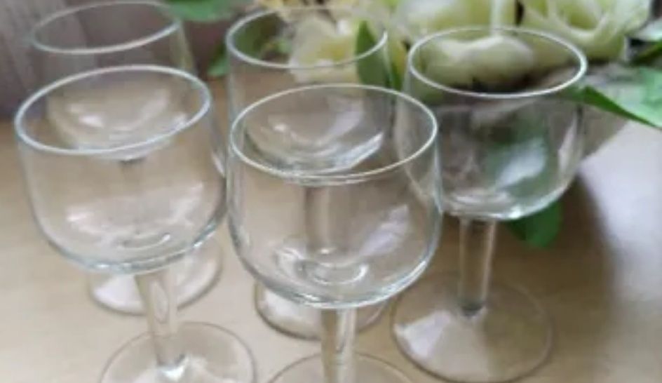 Чаши - стъкло, порцелан, керамика.