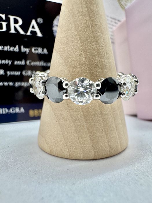 Сребърен пръстен с мойсанит (Диамант) 7.5 карата