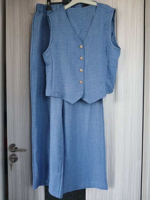 Vand set de dama vesta si pantaloni  M