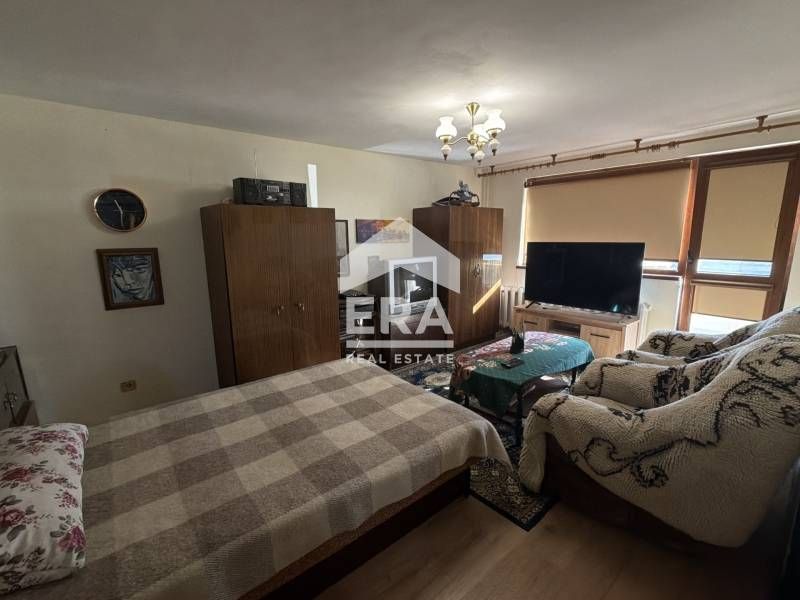 ЕКСКЛУЗИВНО!Фамилна четириетажна къща с отличен  инвестиционен потенци