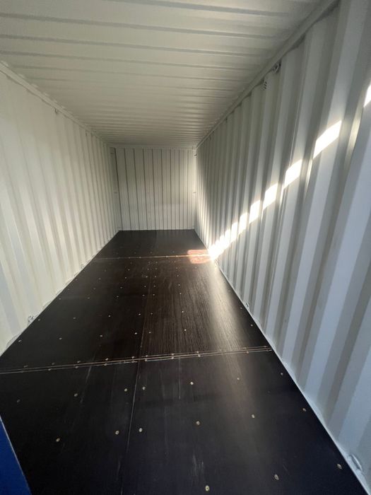 Vand containere maritime de 12 m si 6