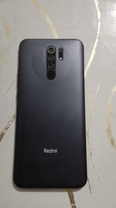 Телефон Redmi 9 в хорошем состояние