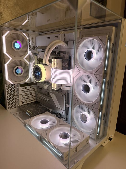 Lian Li Strimer Plus V2 24-Pin RGB