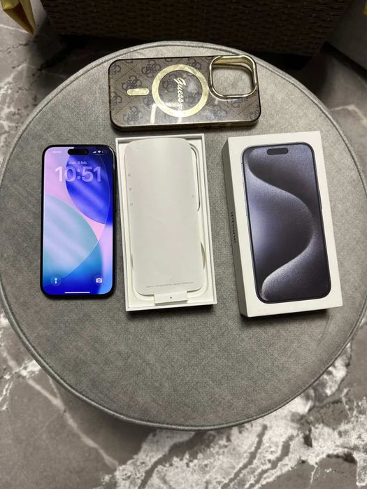 Vand iphone 15 pro albastru