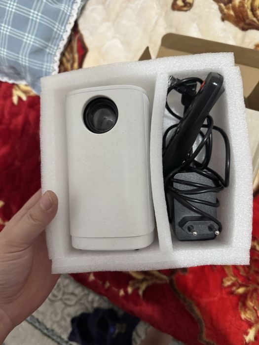 Продам мини-проектор для домашнего кинотеатра.