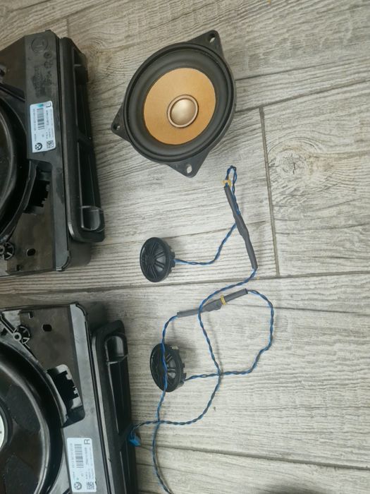 Sistem audio hi-fi boxe, difuzoare, subwoofer, amplificator