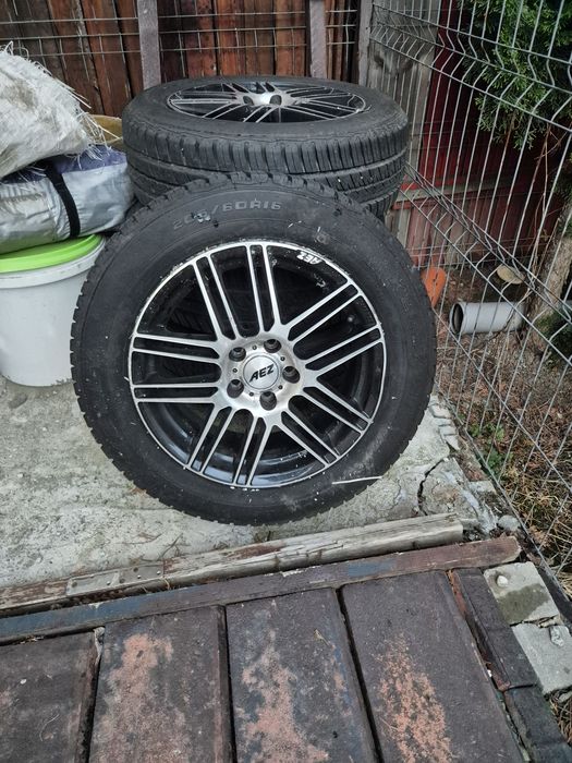Jante cu cauciucuri de vară noi.