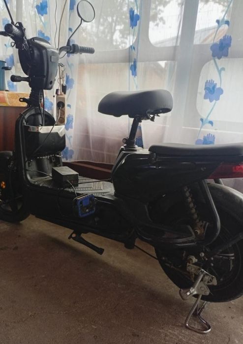 Vând scuter electric ușor negociabil