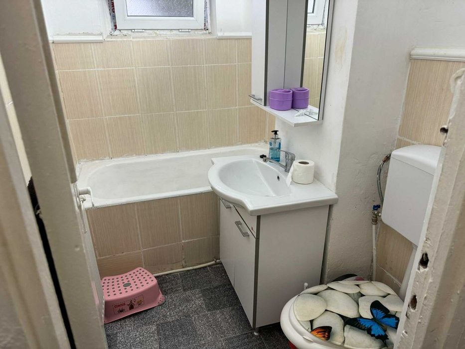 Inchiriez apartament