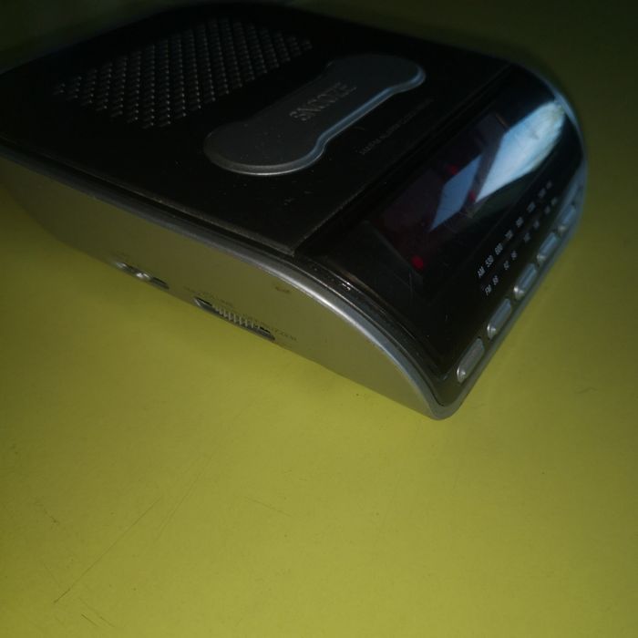 Видео. ДВД . Касетофон  и радио с часовник