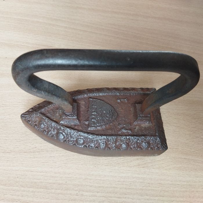 Утюг чугунный из Европы.