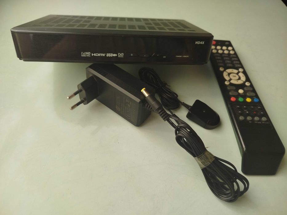 Спутниковый тюнер HD4X. Карта в комплекте.