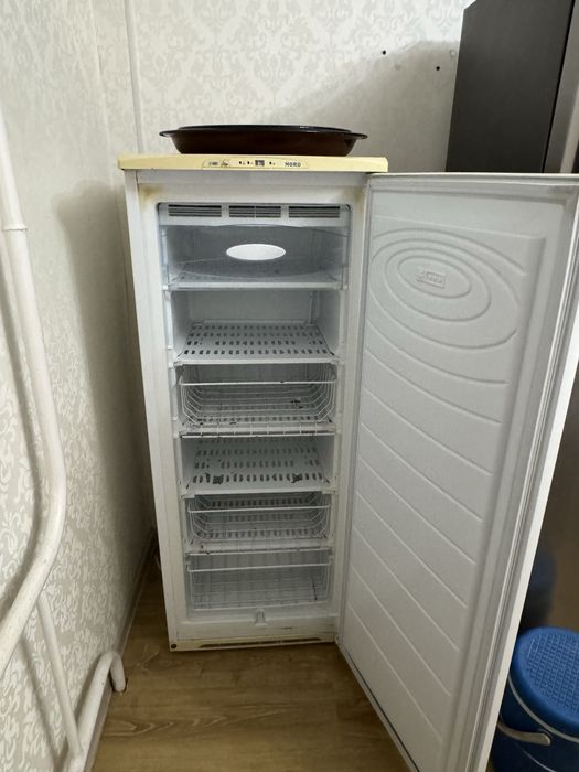 Морозильник вертикальный(стоячий)