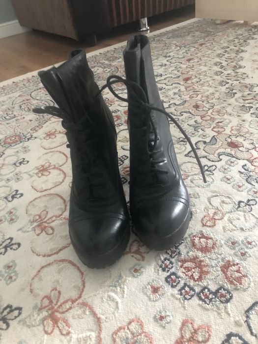 Продам кожаные ботинки.35 размер