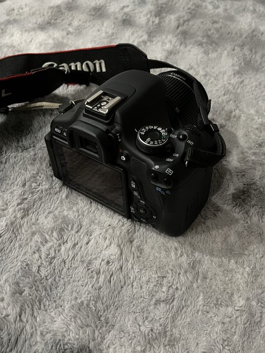 Продам фотоаппарат canon EOS 600D