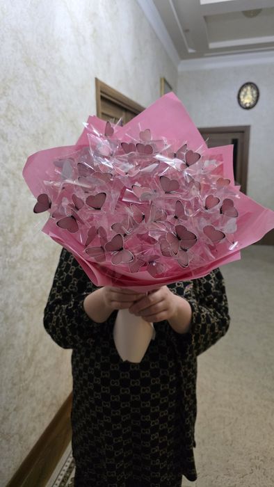 Qog‘ozdan yasalgan kapalakli buket