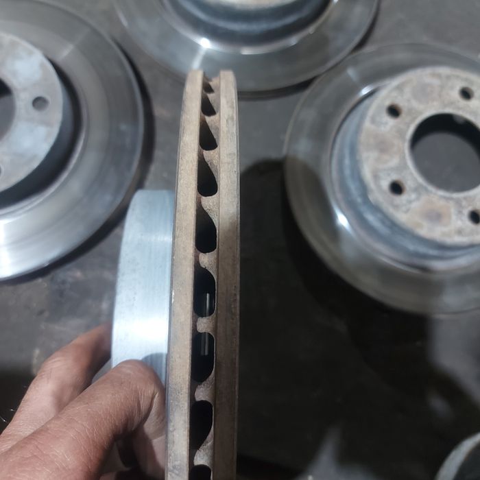 Продам диски тормозные