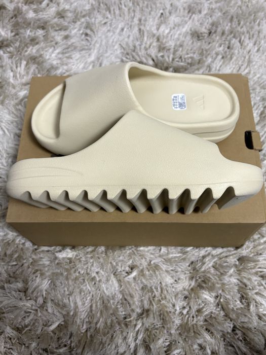 Yeezy Slides “Bone”