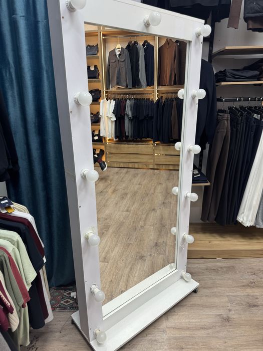 Айна белый светтерімен