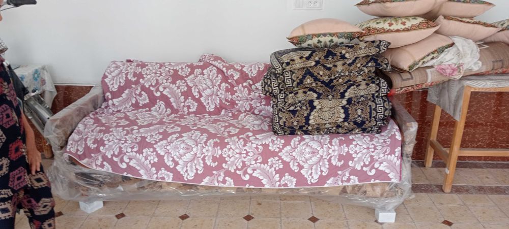 Divan raskladnoy