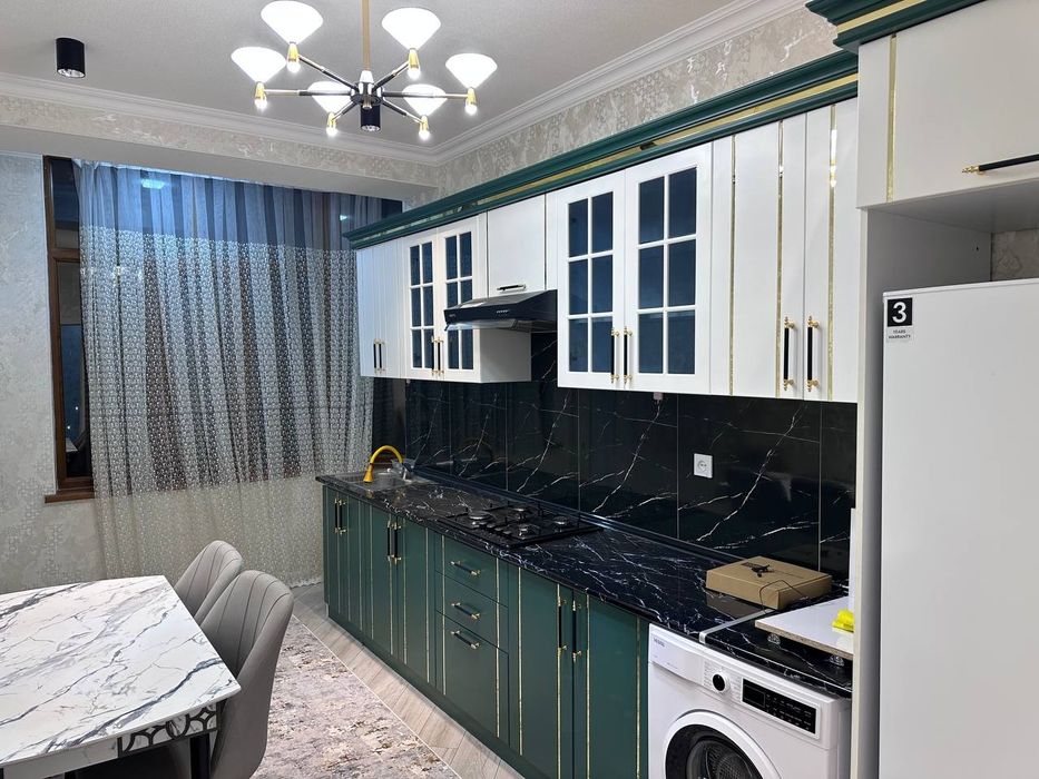 Срочно задаётся  квартира 3х км 2 етаж адрес Ислохат краски дом 500$..
