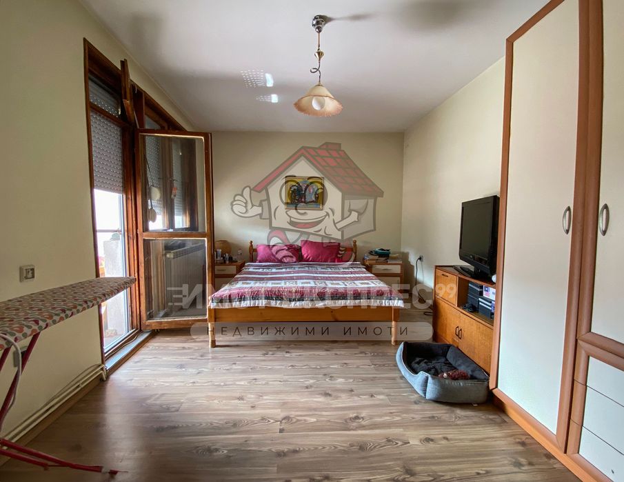 Самостоятелна къща, с гараж, партер, мансарда, панорамна гледка, ЦГЧ