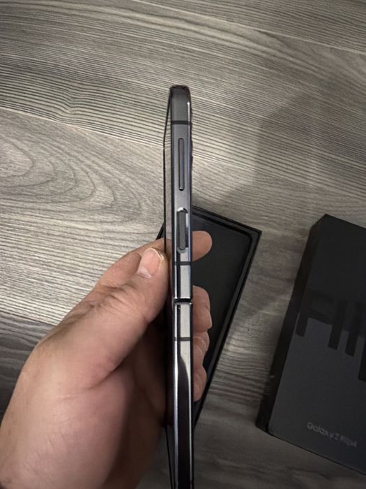 Самсунг Z flip 4 в добро състояние