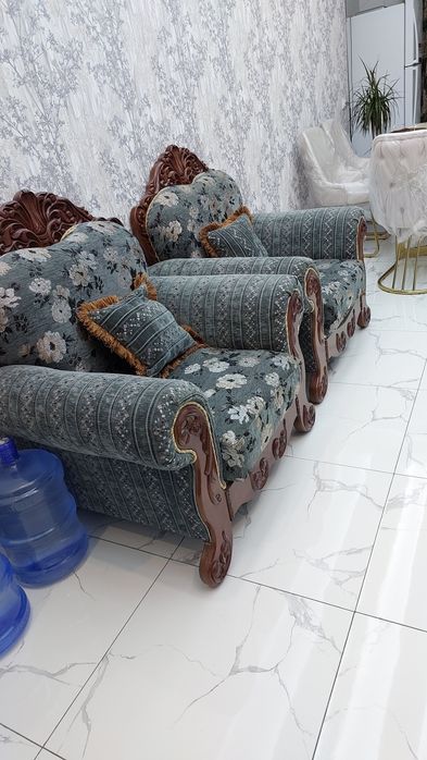 Продается диван с креслами