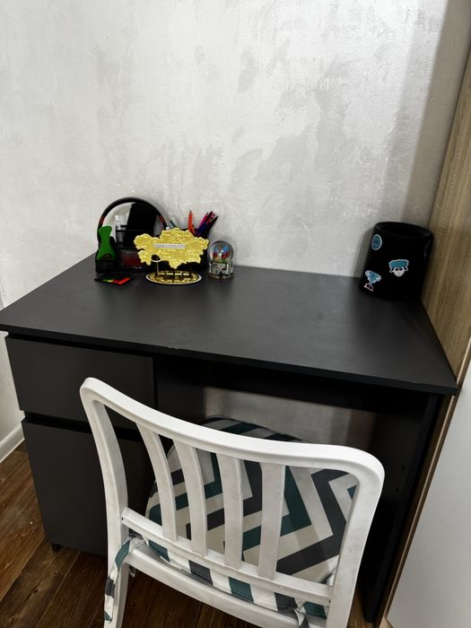 Письменный стол, парта для детей до 6 класса