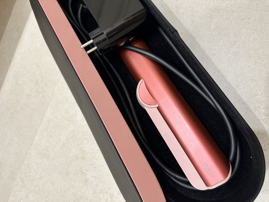 Dyson airstrait продам