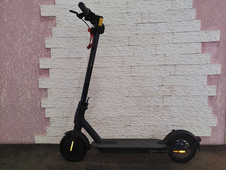 Электросамокат Xiaomi Mi Electric Scooter 3