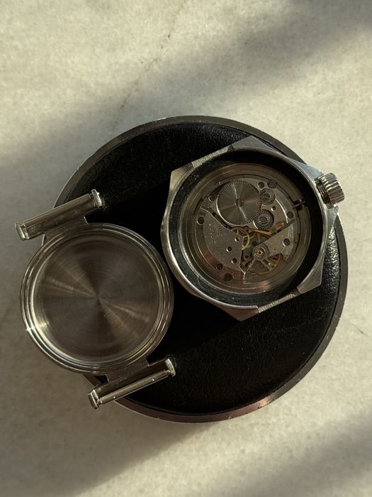 Часовник Восток Уши на Капака НВЧ-20 Руски СССР Съветски