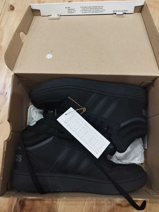 Продавам обувки Adidas