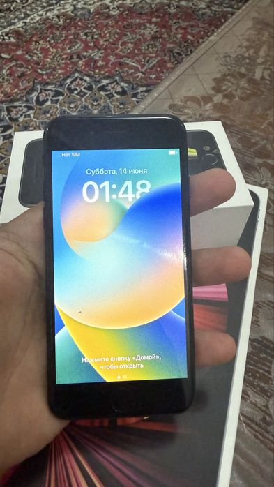 Продам iPhone SE (2-го поколения) 64GB