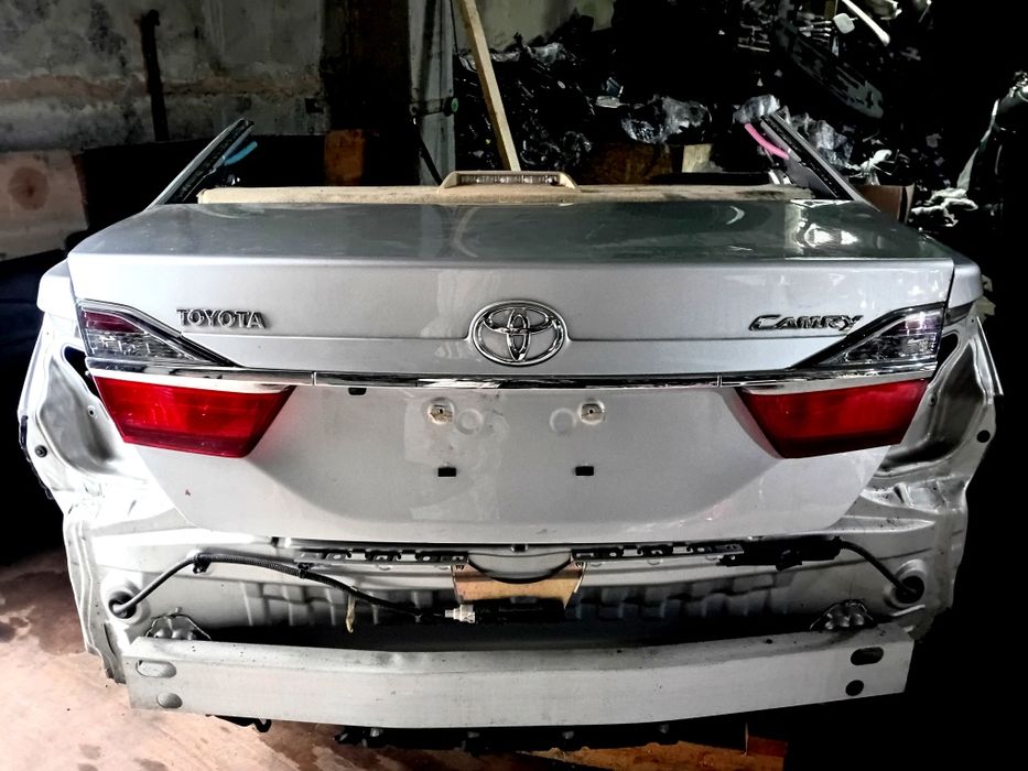 Задняя часть Toyota Camry 55