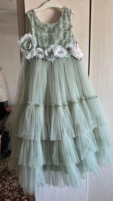 Продам новое нарядное платье