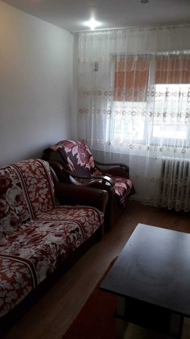 Inchiriez camera camin