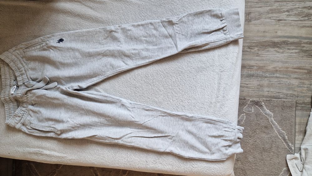 Продавам спортно долнище