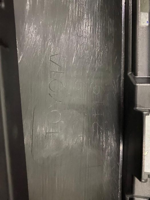 Бампер оргинал Тойота Камри 55